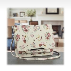 Mundi London Wristlet Wallet